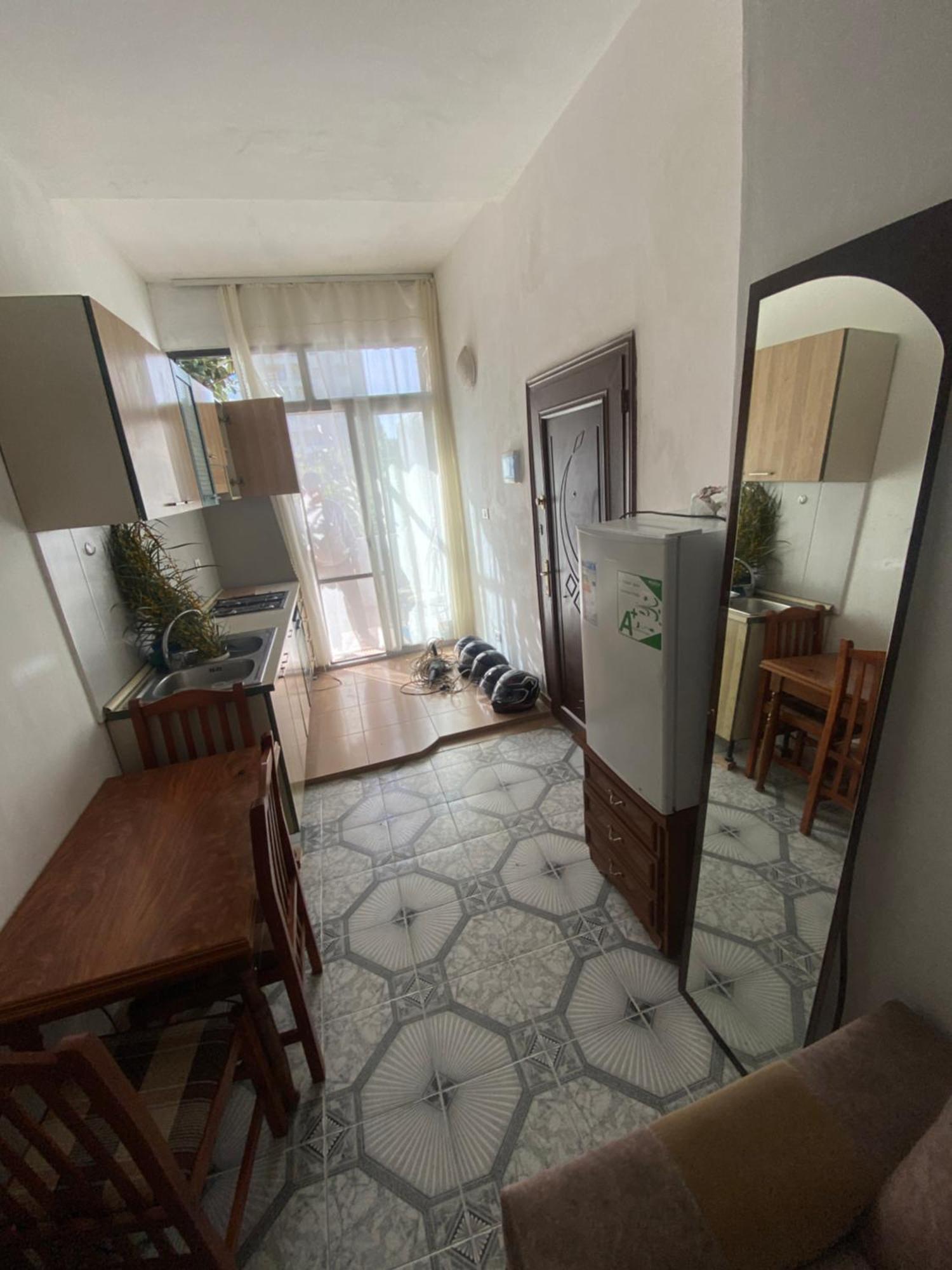 Lovely 2-Bedroom With Greenery View Durres Exterior photo