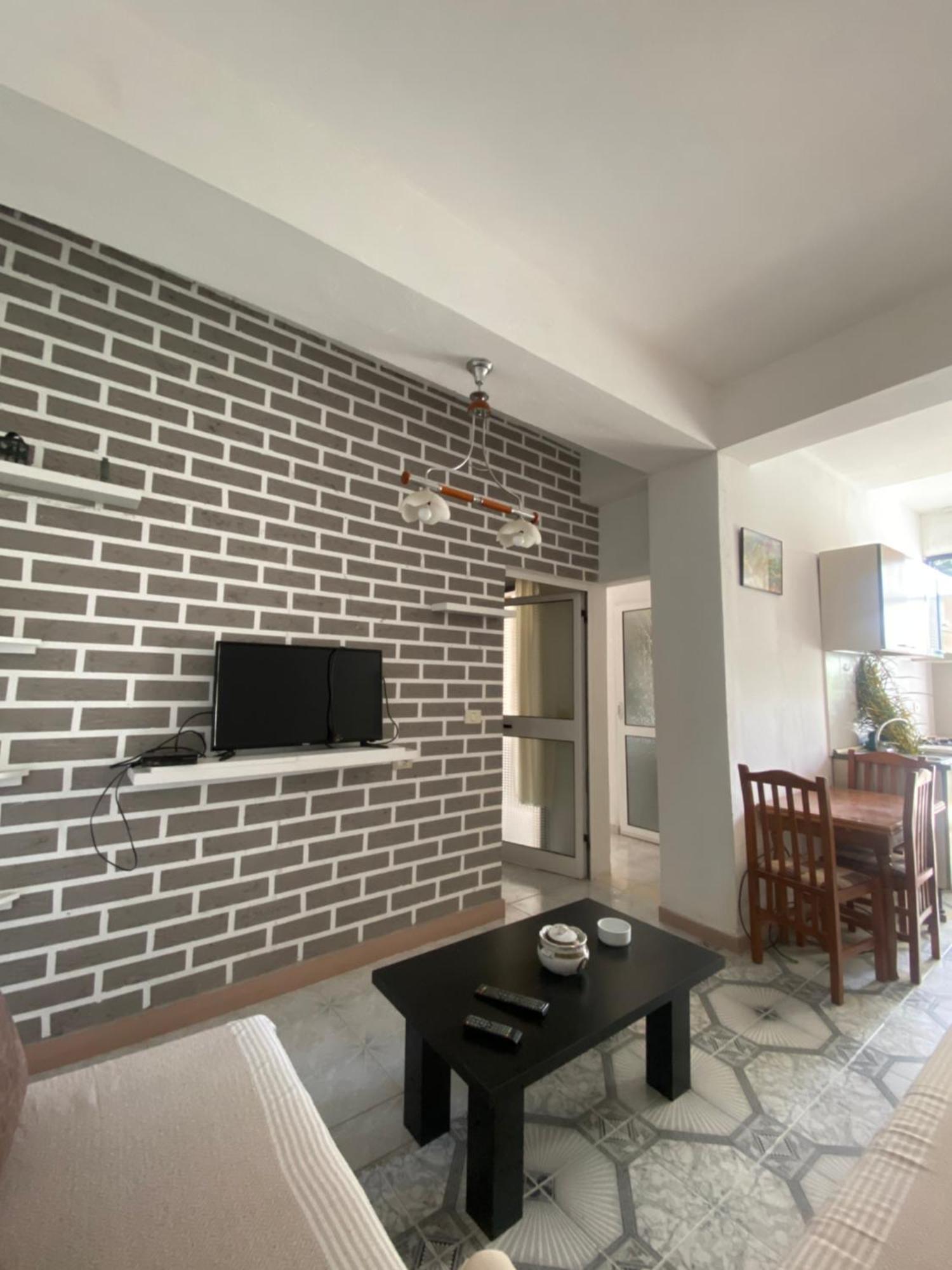 Lovely 2-Bedroom With Greenery View Durres Exterior photo